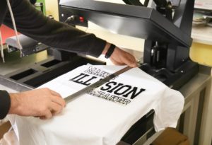 6 CONSIDERATIONS FOR CHOOSING A COMPANY FOR CUSTOM T-SHIRT PRINTING